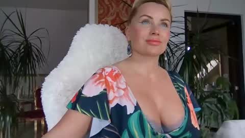 Snapshot of lollyta2023 chatting on February 7, 8:22 am Roxy online show from February 7, 8:22 am