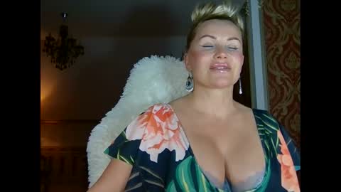 Snapshot of lollyta2023 chatting on February 15, 5:51 am Roxy online show from February 15, 5:51 am