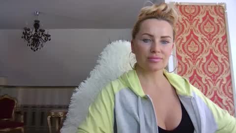 Snapshot of lollyta2023 chatting on February 22, 1:02 pm Roxy online show from February 22, 1:02 pm