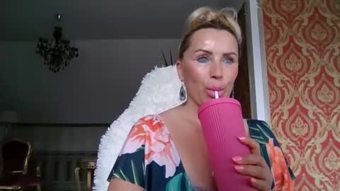 Snapshot of lollyta2023 chatting on March 11, 12:39 pm Roxy online show from March 11, 12:39 pm