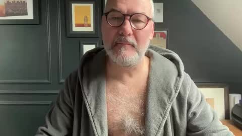 EnglishBear online show from February 20, 9:21 am