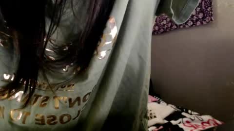 Snapshot of londonray chatting on May 4, 12:06 am londonray online show from May 4, 12:06 am