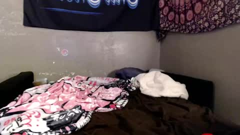 Snapshot of londonray chatting on May 27, 12:51 am londonray online show from May 27, 12:51 am
