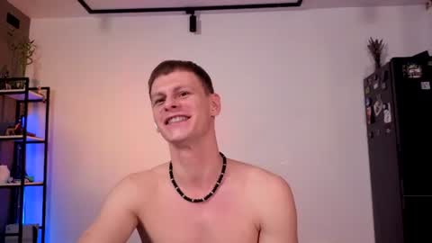 Snapshot of long_play chatting on June 20, 8:00 pm long_play online show from June 20, 8:00 pm
