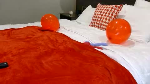 Snapshot of longlegstammy chatting on December 13, 11:21 pm Cutenurse91 online show from December 13, 11:21 pm