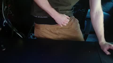 Snapshot of loofy_art chatting on December 7, 1:51 pm Loofy Art online show from December 7, 1:51 pm