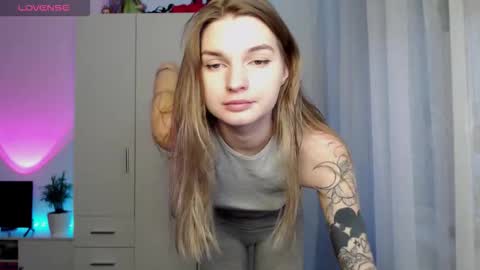 Snapshot of lookluna chatting on December 2, 11:59 am Luna online show from December 2, 11:59 am