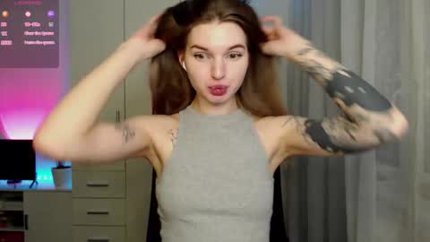 Snapshot of lookluna chatting on December 15, 6:28 am Luna online show from December 15, 6:28 am