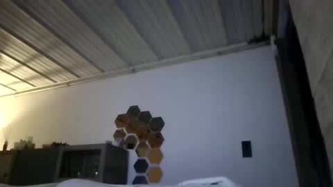 loonelyy online show from January 7, 8:00 pm