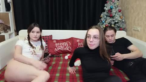 Snapshot of loossers chatting on December 27, 8:13 am Jean and Isa right couple Mark and Eva left couple online show from December 27, 8:13 am