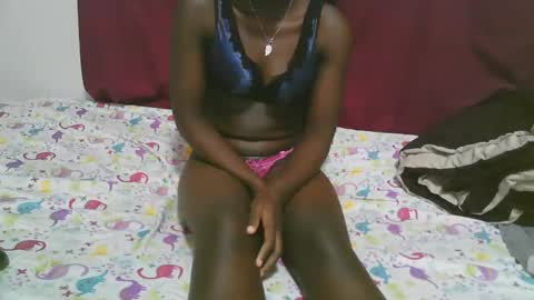 lora_amor online show from October 31, 10:00 pm