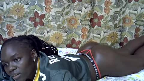lora_amor online show from June 11, 5:44 pm