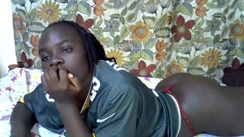 lora_amor online show from June 29, 1:11 pm
