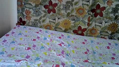 lora_amor online show from July 9, 7:45 am