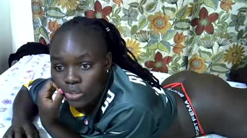 lora_amor online show from July 19, 1:15 pm