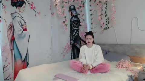 loracutee online show from May 4, 10:44 am