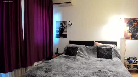 Snapshot of loraflame chatting on January 6, 10:57 am Lora online show from January 6, 10:57 am