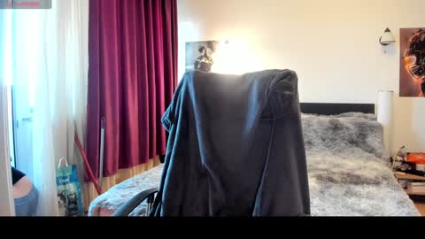 Snapshot of loraflame chatting on January 29, 11:51 am Lora online show from January 29, 11:51 am