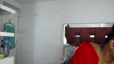 Snapshot of lorainebigdickts chatting on December 14, 1:44 am Loraine online show from December 14, 1:44 am