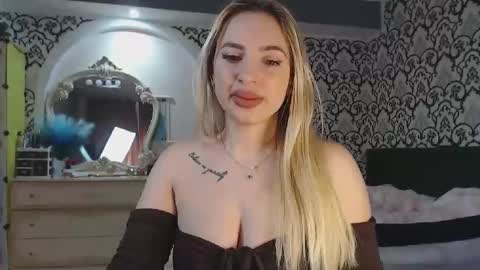 Queen LoraSinClare online show from February 16, 8:43 am