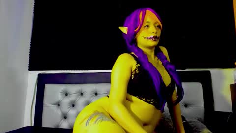 Snapshot of loredepp chatting on October 20, 3:18 am Lore Depp online show from October 20, 3:18 am