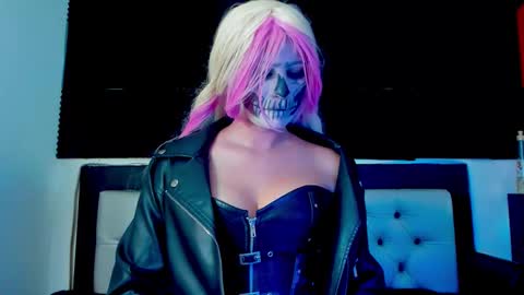 Snapshot of loredepp chatting on October 31, 4:02 am Lore Depp online show from October 31, 4:02 am