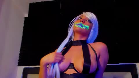 Snapshot of loredepp chatting on December 4, 4:33 am Lore Depp online show from December 4, 4:33 am