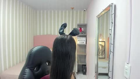 lorelaigiven online show from December 2, 12:32 pm