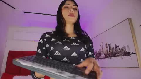 Snapshot of loreley_novoa chatting on September 15, 3:17 am LORELI online show from September 15, 3:17 am