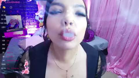 Snapshot of loren_44tits chatting on October 17, 9:39 pm Loren online show from October 17, 9:39 pm