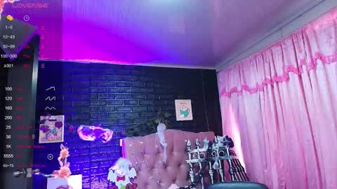 Snapshot of loren_44tits chatting on October 22, 9:03 pm Loren online show from October 22, 9:03 pm