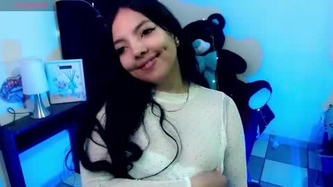 Snapshot of loren_44tits chatting on July 7, 6:45 pm Loren online show from July 7, 6:45 pm