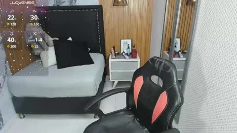 Snapshot of lorenadavies chatting on June 7, 12:20 pm lorenadavies online show from June 7, 12:20 pm