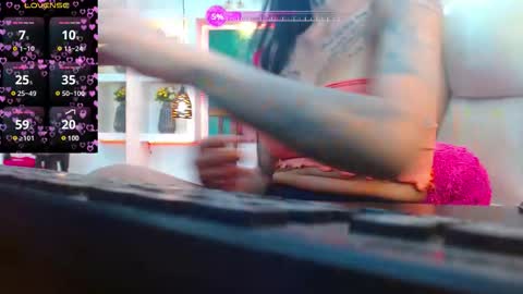 Snapshot of lorenapinto_ chatting on October 4, 3:59 am lore online show from October 4, 3:59 am