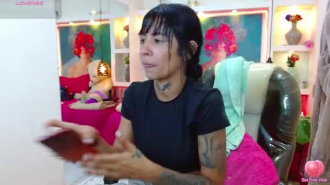 Snapshot of lorenapinto_ chatting on November 4, 1:16 am lore online show from November 4, 1:16 am