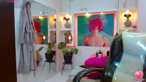 Snapshot of lorenapinto_ chatting on November 5, 2:33 am lore online show from November 5, 2:33 am