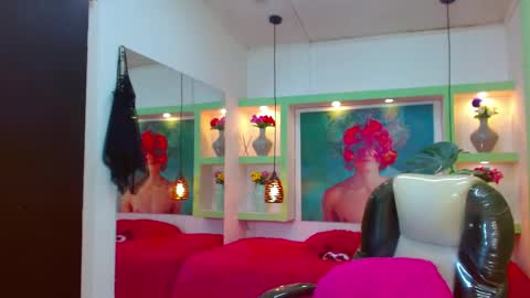 Snapshot of lorenapinto_ chatting on November 25, 2:33 am lore online show from November 25, 2:33 am