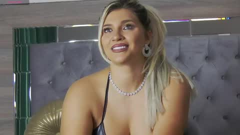 lorenaryan online show from June 6, 9:47 am
