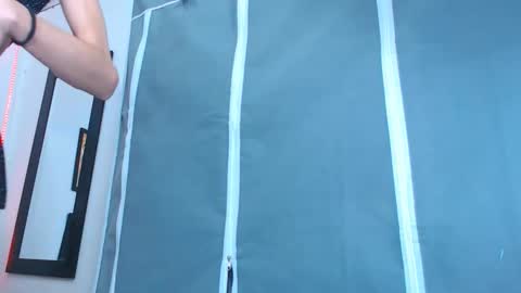 lorenferriso_1 online show from March 8, 7:12 am