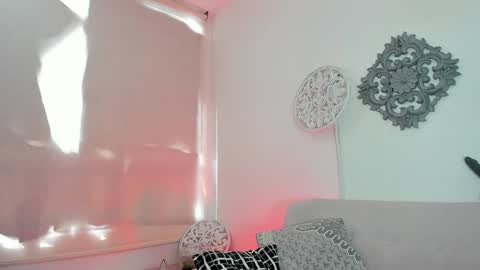 L O R E N online show from February 3, 5:03 pm