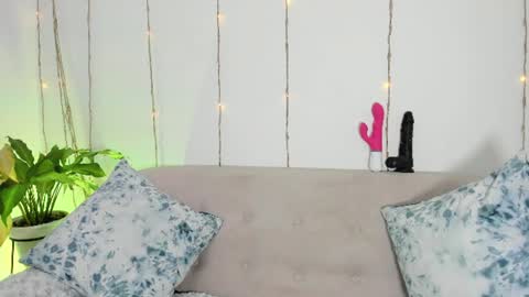 L O R E N online show from August 6, 9:28 pm
