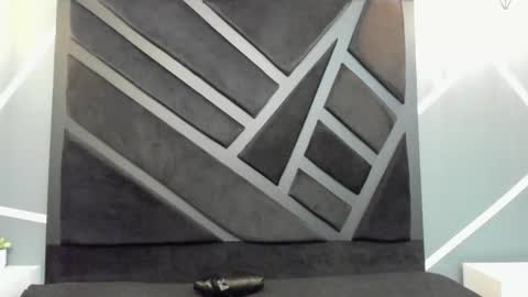 Snapshot of lorenzo_walker_ chatting on September 12, 5:24 pm L O R E N Z O Thumbs Up help online show from September 12, 5:24 pm