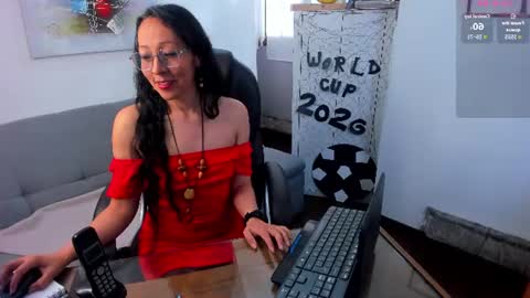 Snapshot of loretta_fraser chatting on June 12, 1:10 pm loretta_fraser online show from June 12, 1:10 pm