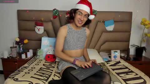 Snapshot of lorettmatthew chatting on December 27, 8:02 am LorettMatthew online show from December 27, 8:02 am