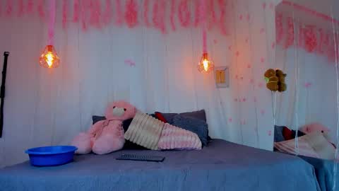 Snapshot of lori_evans1 chatting on January 9, 10:51 am Lori Evans online show from January 9, 10:51 am