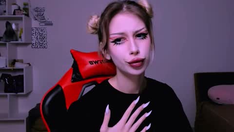 Snapshot of lori_meow chatting on December 1, 6:24 pm Lori online show from December 1, 6:24 pm