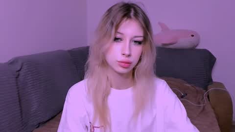 Snapshot of lori_meow chatting on December 4, 4:27 pm Lori online show from December 4, 4:27 pm