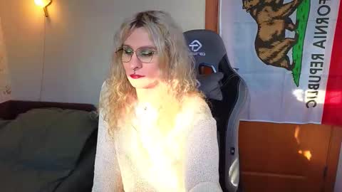 Lori -----------------------------------    online show from February 5, 11:26 am