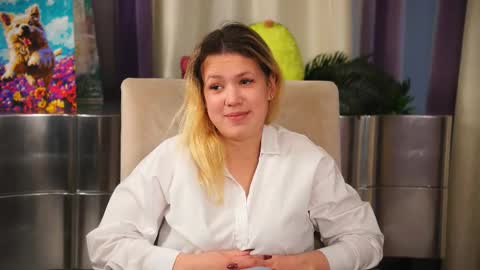 Snapshot of loriblackwood chatting on December 21, 11:28 am Hello guys Im Maya and this my first month here online show from December 21, 11:28 am