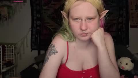 Snapshot of loricritter2 chatting on May 15, 11:34 pm Lori Critter online show from May 15, 11:34 pm